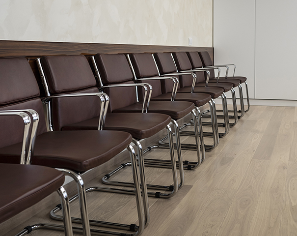 Кресло Absolute с низкой спинкой на полозьях